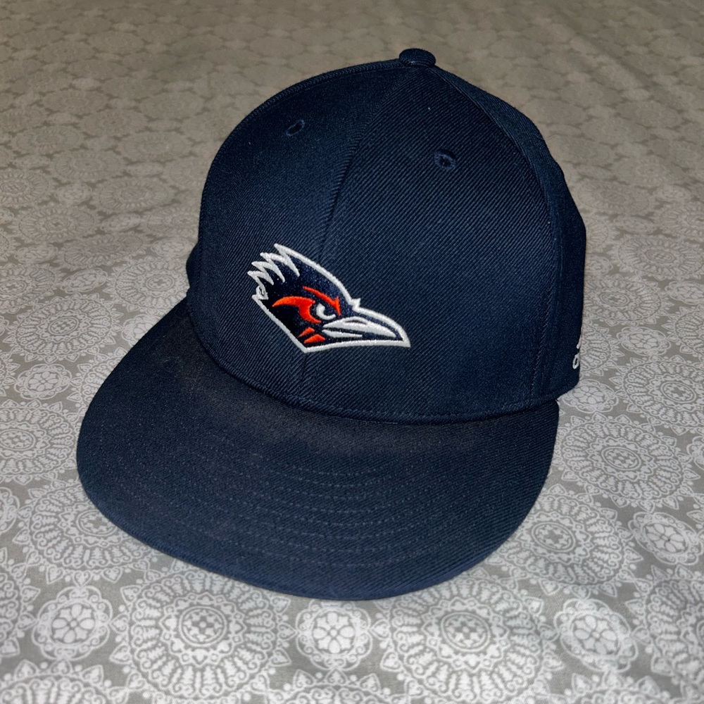 S/M men’s adidas UTSA hat